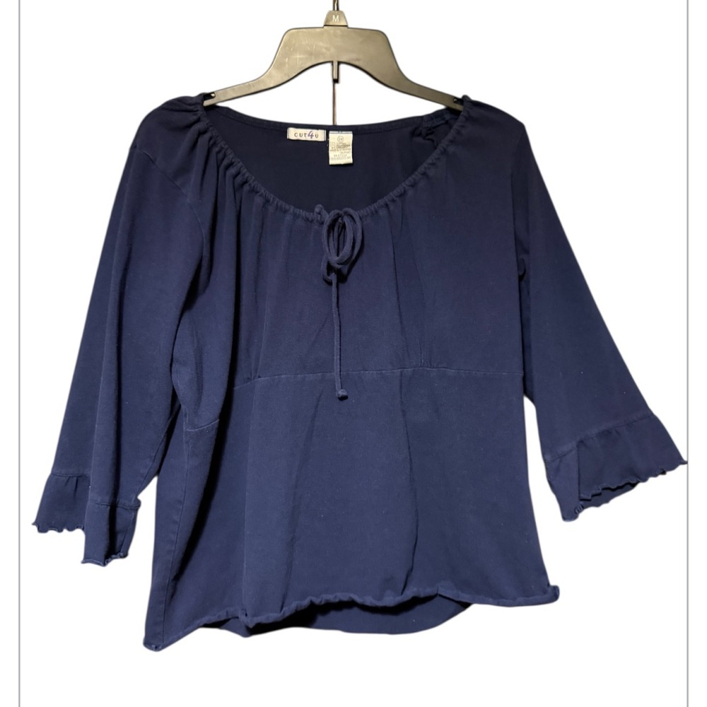 Cut40 Vintage Dark Blue Blouse with Tie-Front
Size 3X runs small like a large
